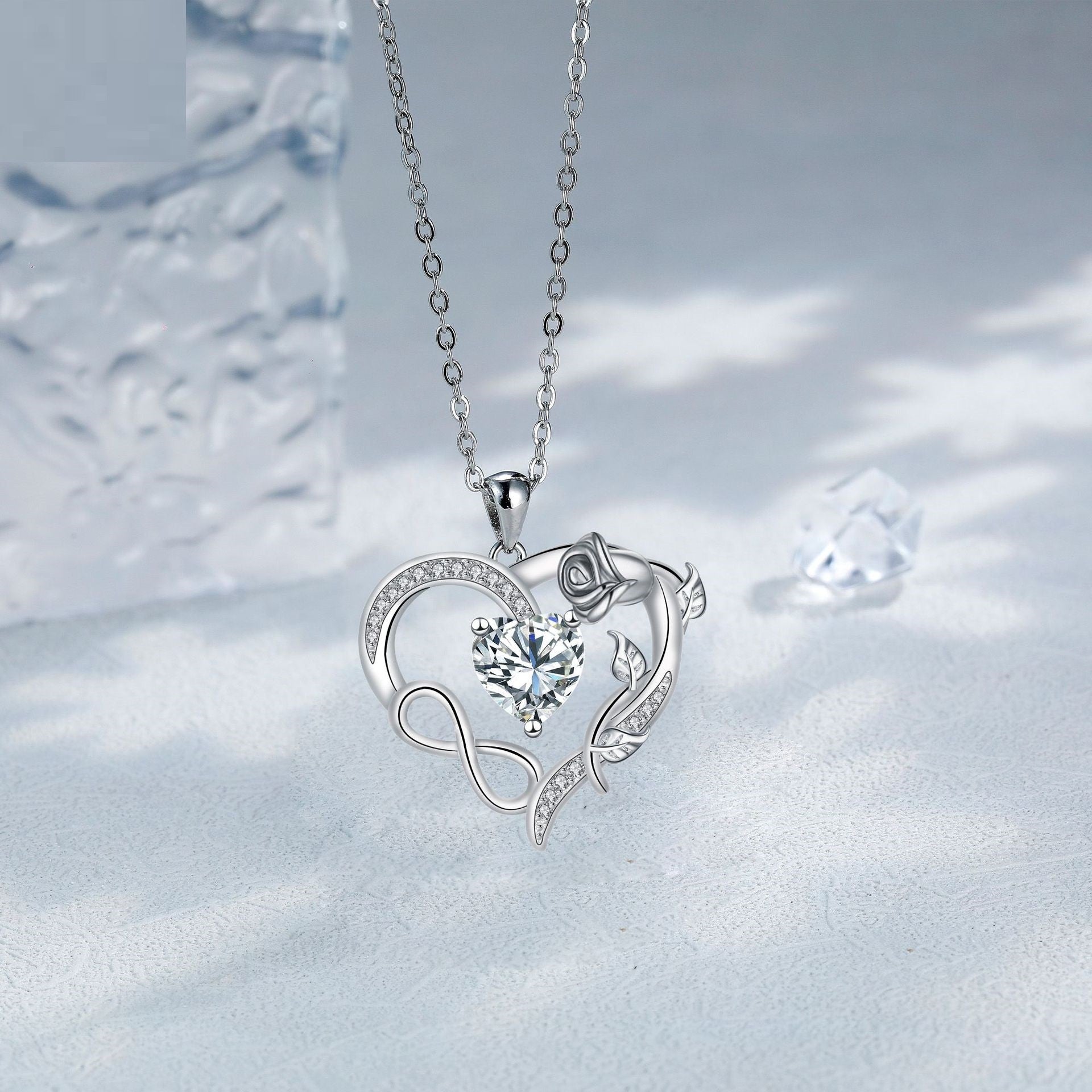 Infinite Love Heart-shaped Rose Edge Necklace Women's High Sense